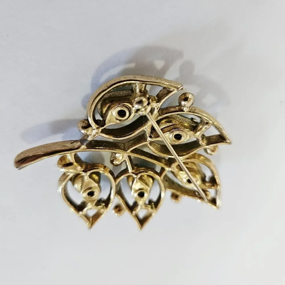 Vintage Gold Tone Prong Set Jade Cabochon Rhinestone Faux Pearl Leaf Brooch Pin